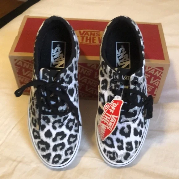 Vans Snow Leopard lace up, NIB Women’s 7.5 - Picture 3 of 5